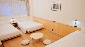 基础三人房, 城市景观 (2nd floor room) | 笔记本电脑工作区、免费 WiFi、床单