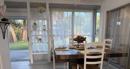 Cozy 2-bedroom house in charming Palm Bay near I95