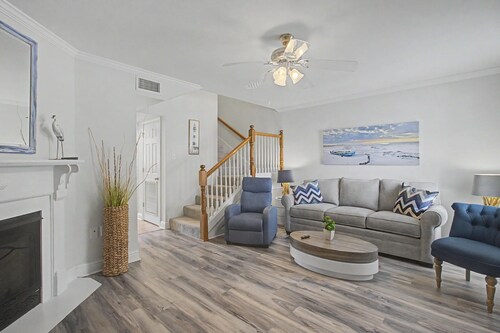 D'Town Bay St Louis Cozy Condo -Sleeps 6