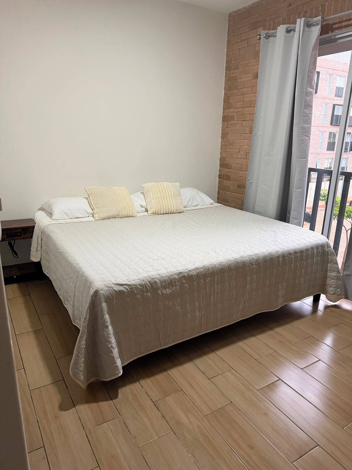 Iron/ironing board, internet, bed sheets