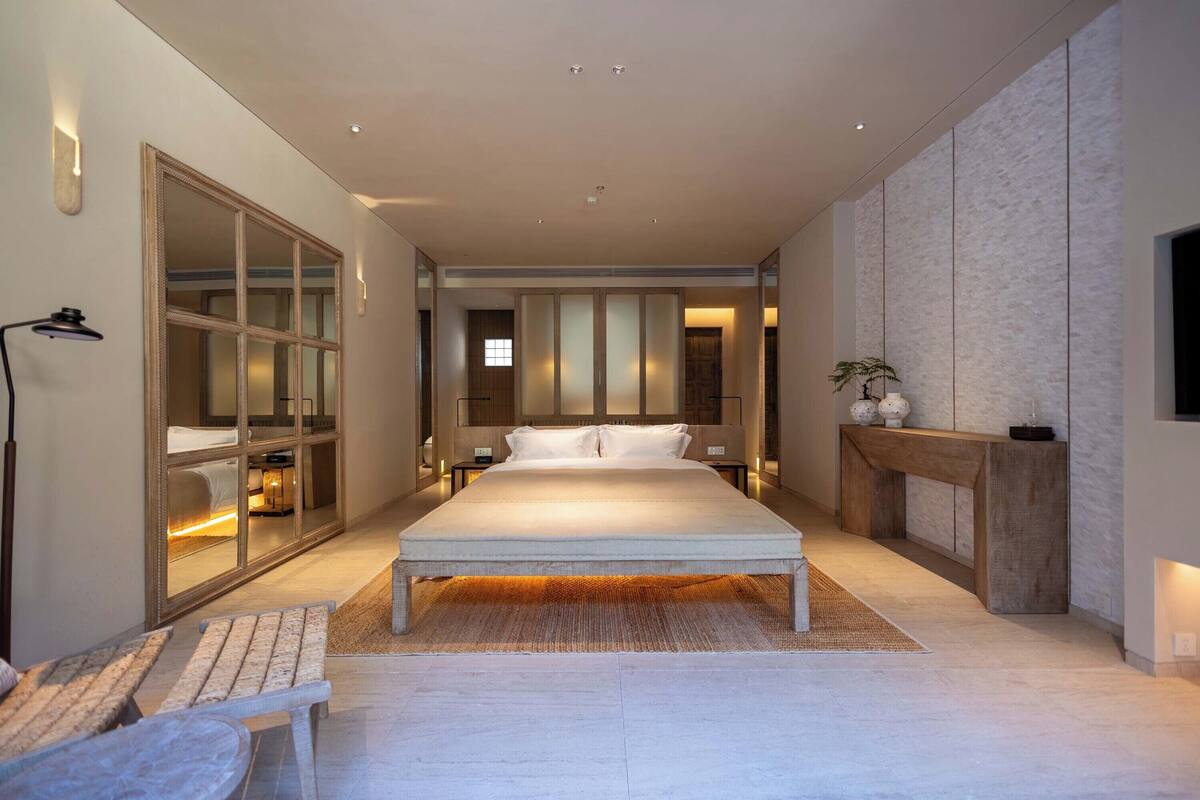 Senior Double Room, Courtyard View | Desk, laptop workspace, blackout drapes, free WiFi