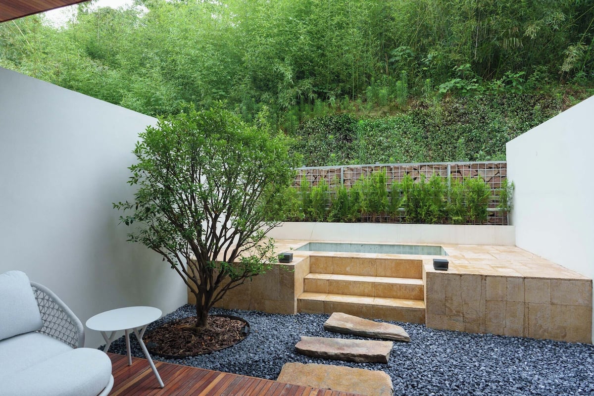 Chambre Double Sénior, vue cour intérieure | Terrasse/Patio