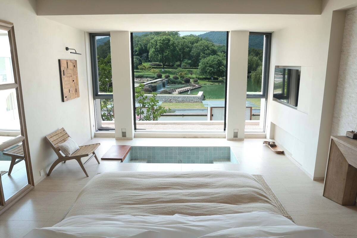 Chambre Double Classique, vue lac | Baignoire relaxante profonde