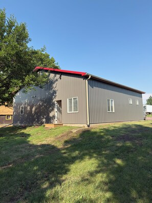 Exterior - 2-Bedroom River View Shouse Just Off I-90 (Chamberlain)