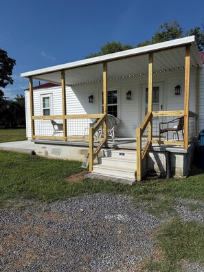 Exterior - Cozy 2-bedroom farmhouse in tranquil Baxter (Baxter)