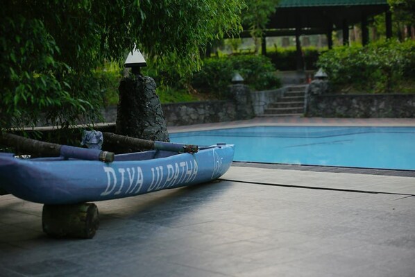 Outdoor pool - Diyaulpatha Tea Garden Resort (Matugama)