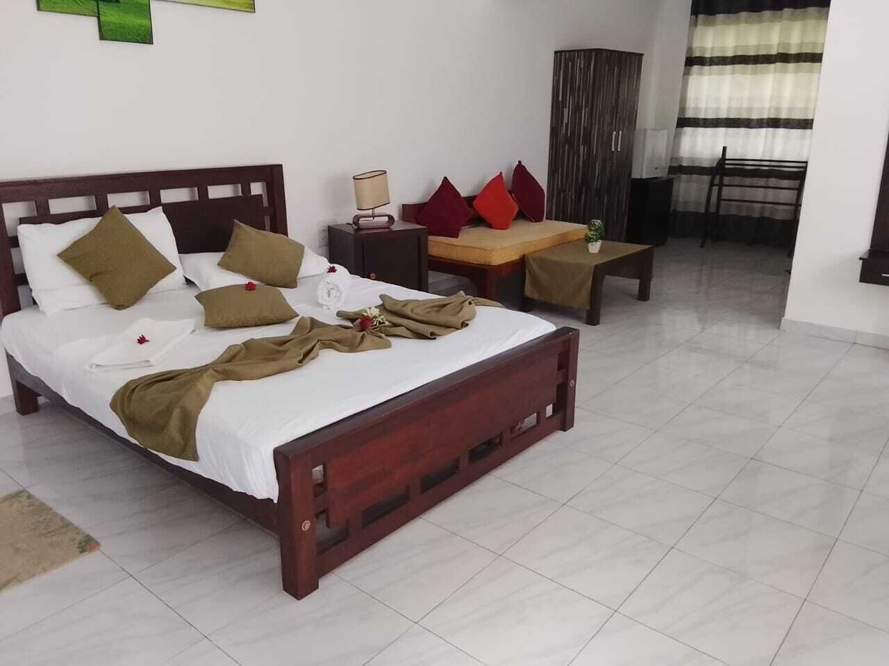 Luxury Double Room, Balcony, Garden View | Meja, ruang kerja komputer riba, seterika/papan seterika, Wi-fi percuma 