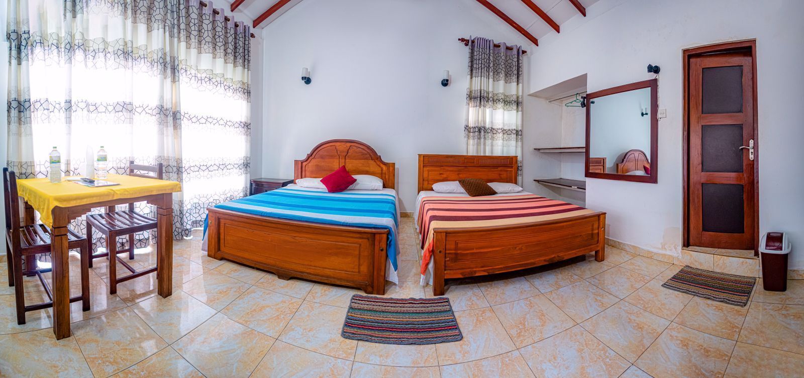 Family Room, Balcony, Garden View | Meja, ruang kerja komputer riba, seterika/papan seterika, Wi-fi percuma 
