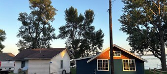 Where new meets the great outdoors! Renovated cabin with bonus bunkhouse cabin!