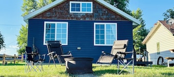 Where new meets the great outdoors! Renovated cabin with bonus bunkhouse cabin!