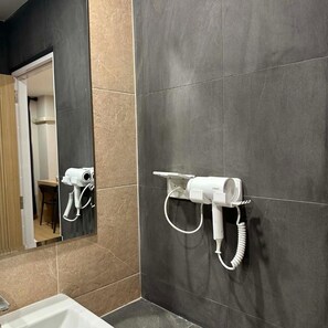 Bathroom - Tokyo Hotel (Ubon Ratchathani)