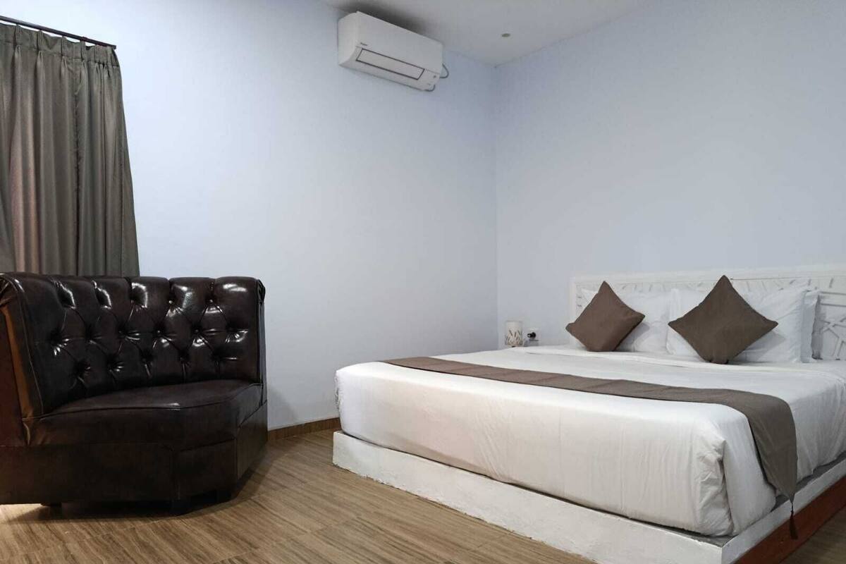 Standard Double Room, Garden View | Desk, free WiFi