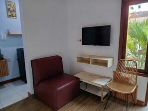 Superior-Doppelzimmer, Poolblick | Wohnbereich