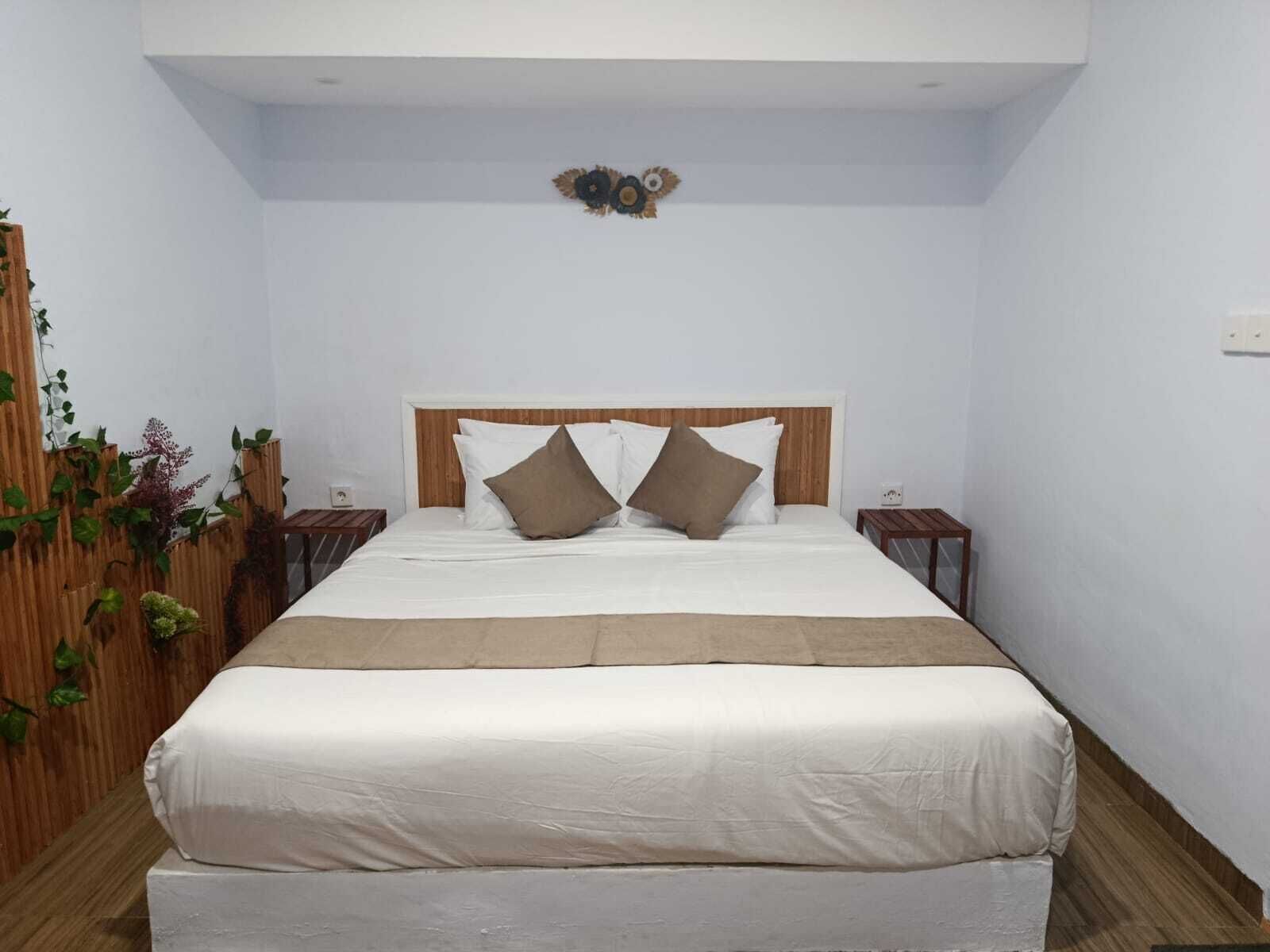 Quarto casal superior, vista para a piscina | Escrivaninha, Wi-Fi de cortesia
