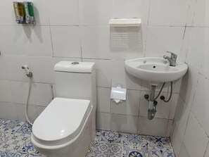 Chuveiro, toalhas de banho