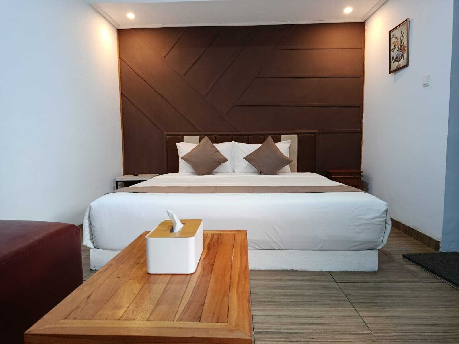 Deluxe Double Room, Garden View | Desk, free WiFi