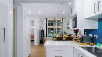 Fridge, microwave, oven, stovetop