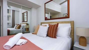 2 bedrooms, iron/ironing board, WiFi, bed sheets