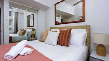 2 bedrooms, iron/ironing board, WiFi, bed sheets