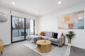 TV - Spacious Inner South Home near Manuka and Kingston (Griffith)