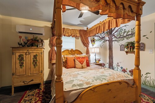 Storybook Cottage Near Downtown Hattiesburg-Family Friendly
