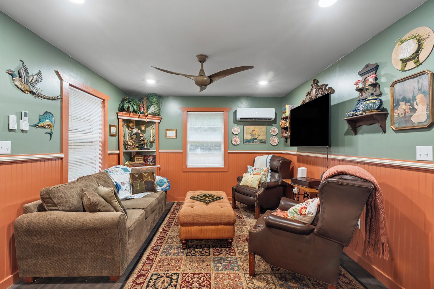 Smart TV, DVD player, books