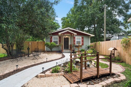 Storybook Cottage Near Downtown Hattiesburg-Family Friendly