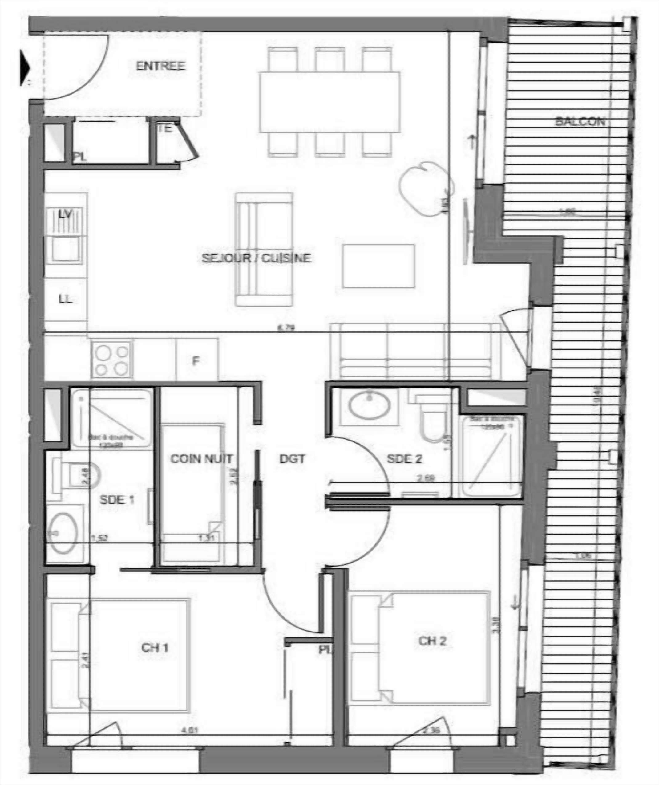 Ein Hotelgrundriss mit Balkon, zwei Schlafzimmern, einer Küche, einem Essbereich, einem Badezimmer und einem Wohnzimmer.