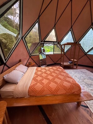 WiFi - Beautiful 2 Story Dome Perfect for Your Getaway (Rivas)