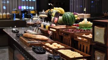 Se ofrece un desayuno bufé todos los días (por un coste adicional)