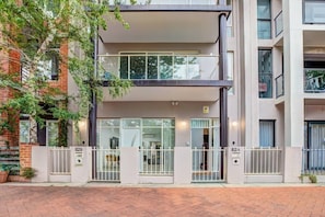 Exterior detail - Lakeview Family Retreat: Canberra-Cozy Townhouse! (Gungahlin)