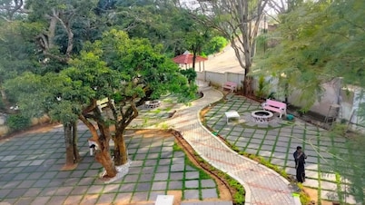 Hotel Sathyas Breezoraa