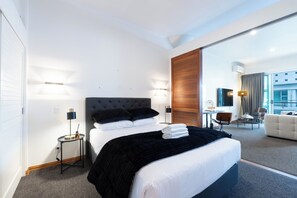 1 dormitorio, escritorio, tabla de planchar con plancha y wifi gratis
