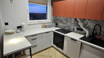 Deluxe Apartment, Balcony, Bay View | Private kitchen