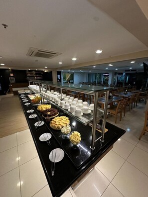 Dining - Couple Retreat Near Forte Beach w/ Steam Room and Gym Amenities (Rio de Janeiro)