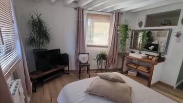 1 bedroom, WiFi, bed sheets