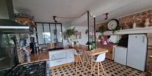 Private kitchen - Vrbo Property (Le coudray sur thelle)