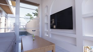 Ein modernes Interieur mit einem wandmontierten Flachbildfernseher, einem Holztisch und einer Glaskaraffe mit Zitronen.