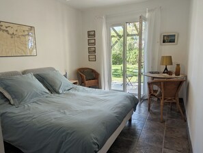 Ferros/tábuas de passar roupa, Wi-Fi, roupa de cama