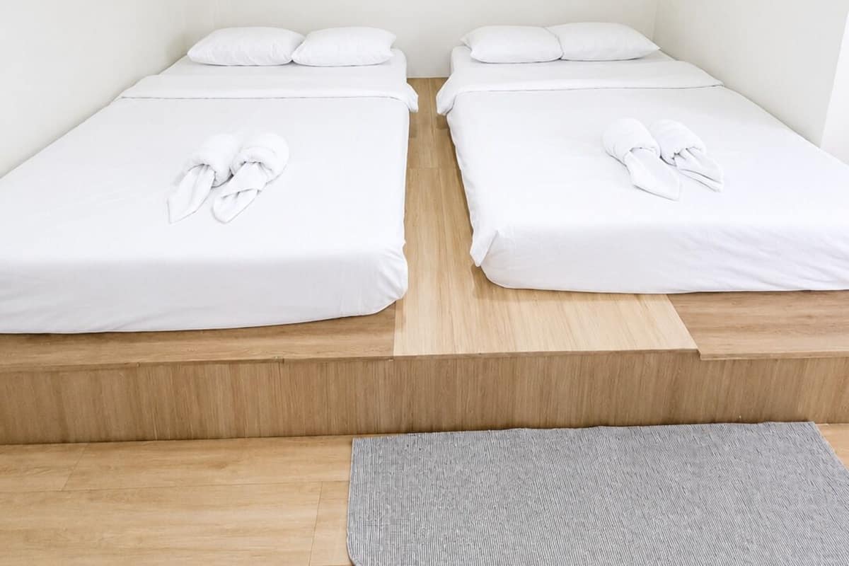 واي فاي مجانًا وملاءات أسرّة