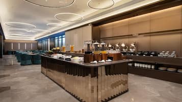 Tägliches Frühstücksbuffet gegen Gebühr