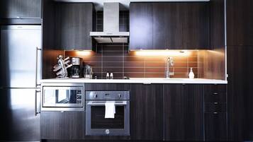Phòng phong cách cổ điển | Bếp riêng | Tủ lạnh, lò vi sóng, lò nướng, bếp nấu