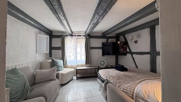 3 bedrooms, WiFi, bed sheets