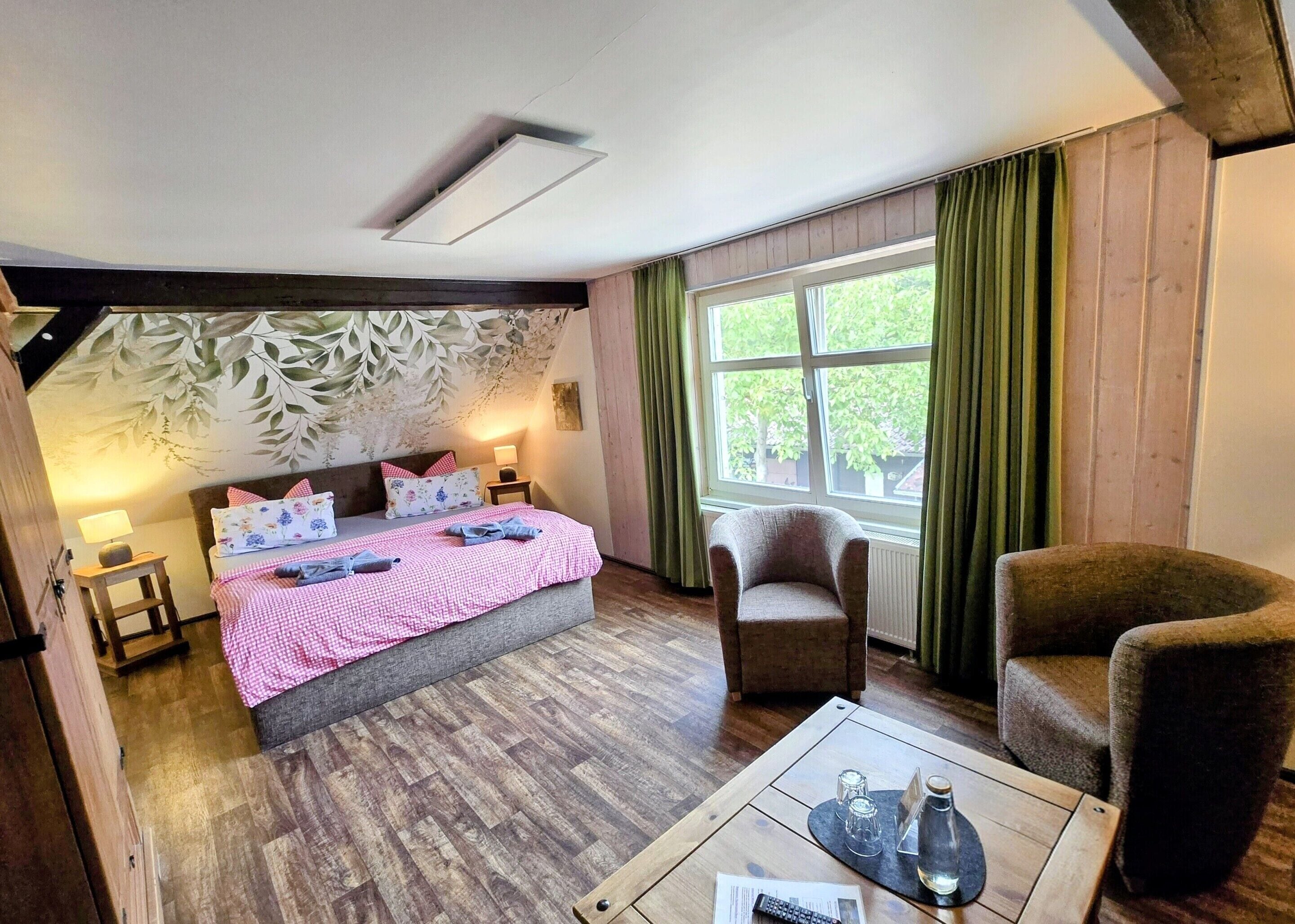 Comfort-Doppelzimmer, eigenes Bad, Blick auf den Innenhof | Zimmersafe, kostenloses WLAN