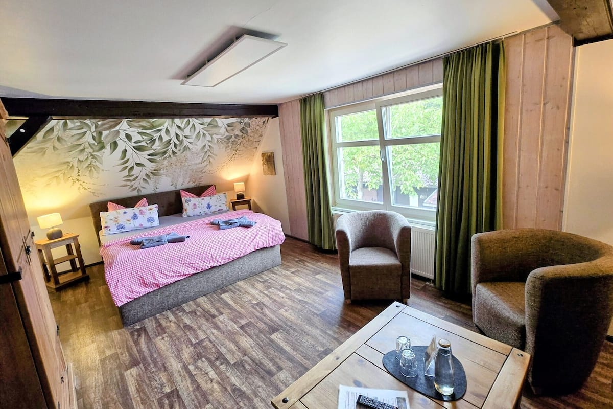 Comfort-Doppelzimmer, eigenes Bad, Blick auf den Innenhof | Zimmersafe, kostenloses WLAN