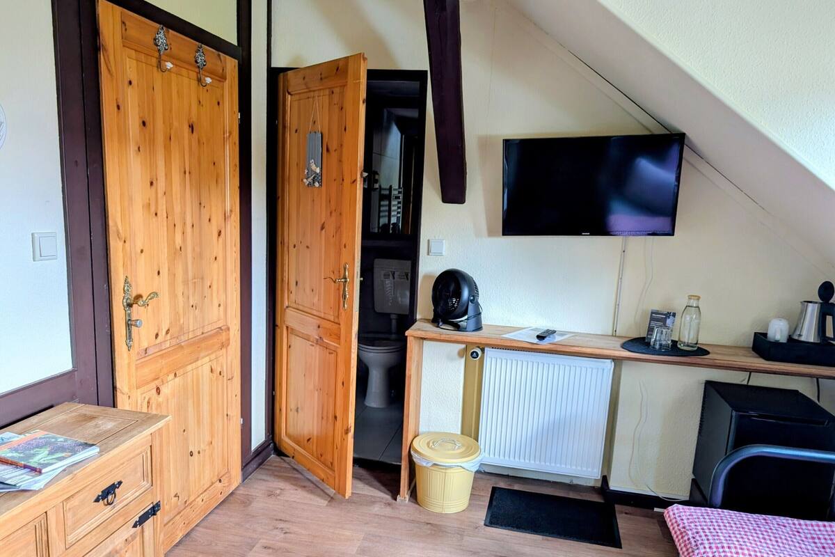 Single Room, Private Bathroom | In-room safe, WiFi (free)