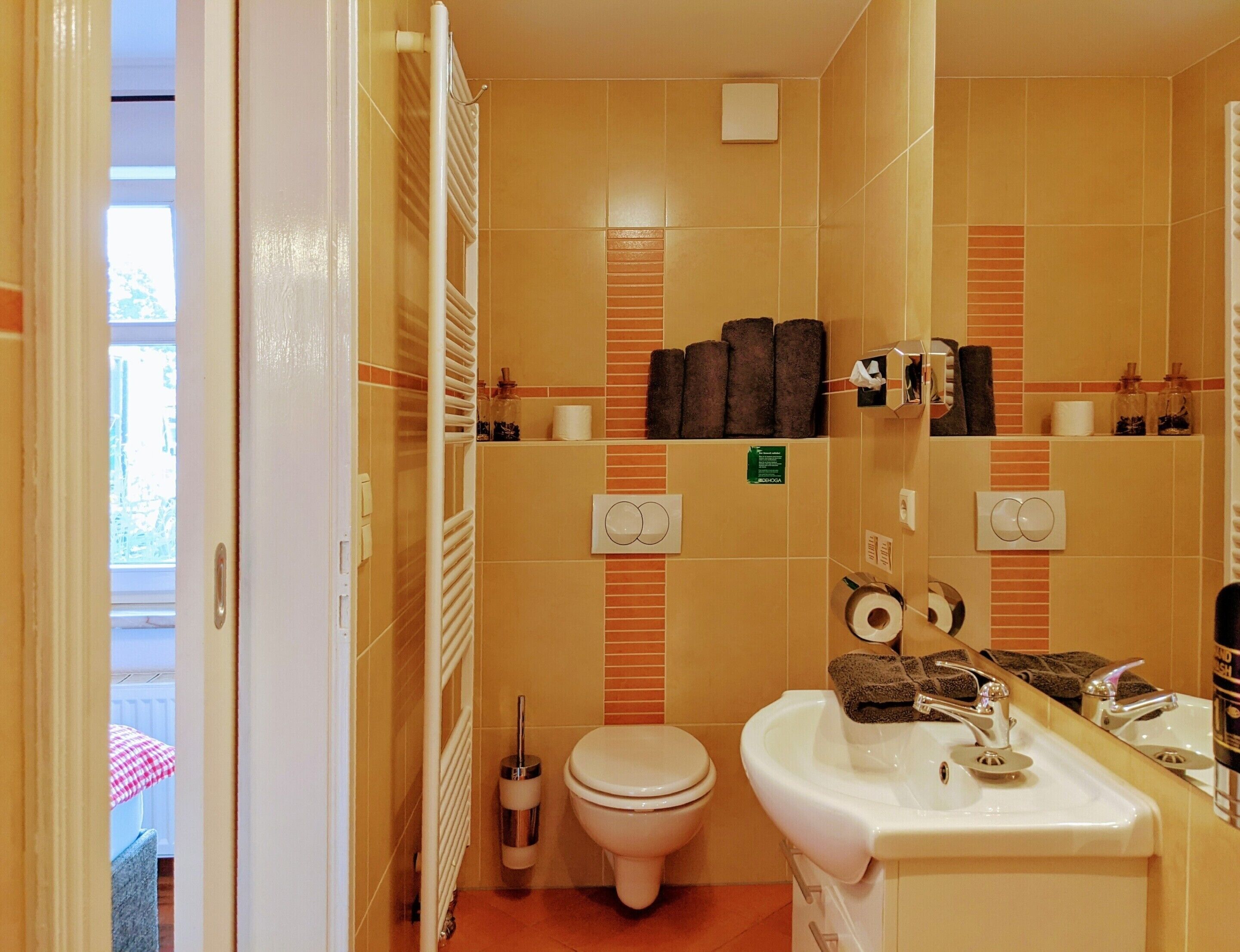 Suite, eigenes Bad, Gartenblick | Badezimmer | Haartrockner, Handtücher, Seife, Shampoo