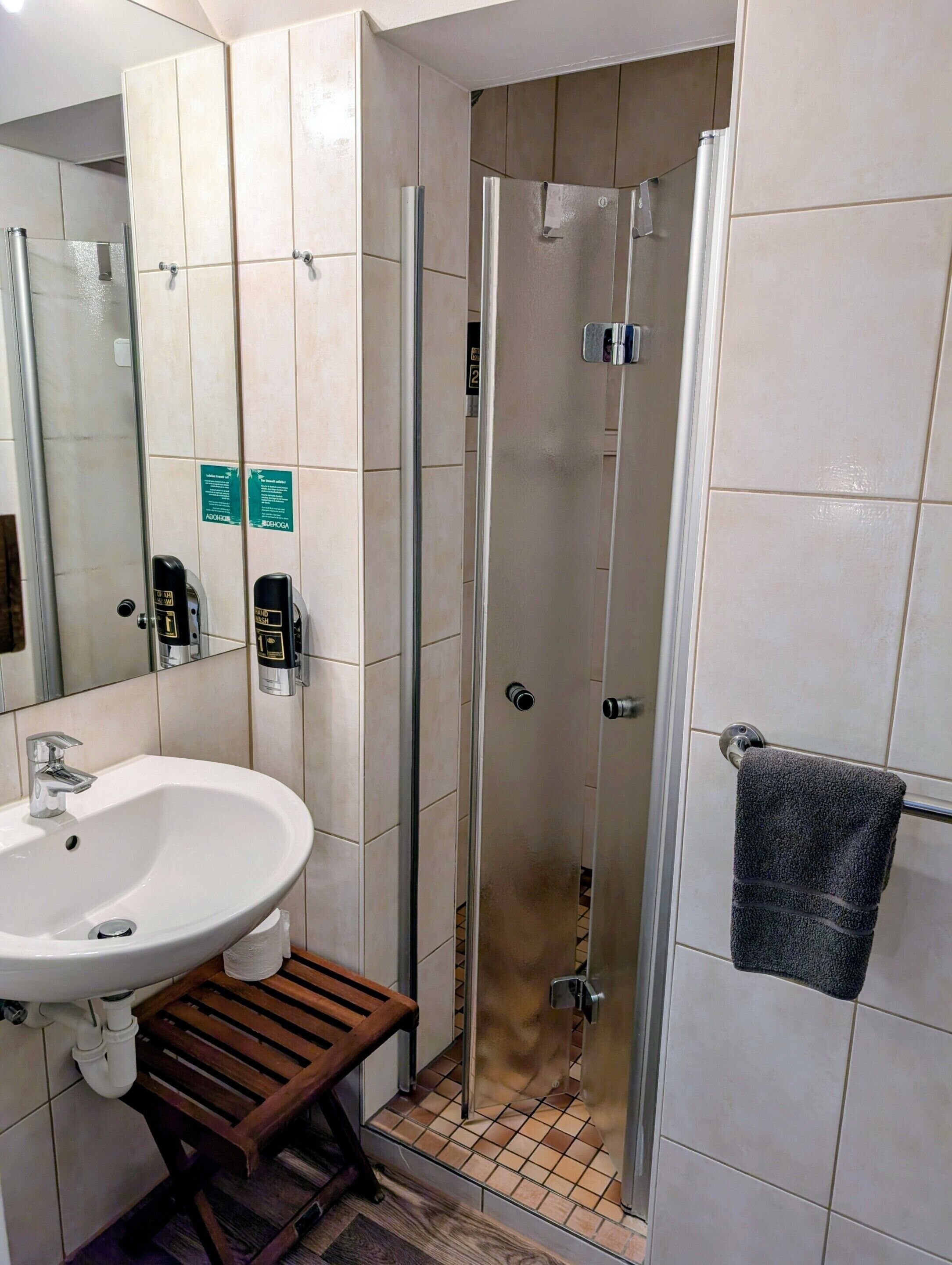 Doppelzimmer, eigenes Bad, Gartenblick | Badezimmer | Haartrockner, Handtücher, Seife, Shampoo