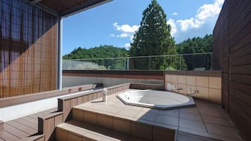 Grand Suite, Balcony, Golf View | Outdoor spa tub