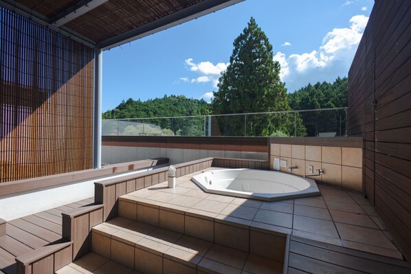 Grand Suite, Balcony, Golf View | Outdoor spa tub - Hotel&Resort Nasu Kasumigajo Golf Club (Nasu)